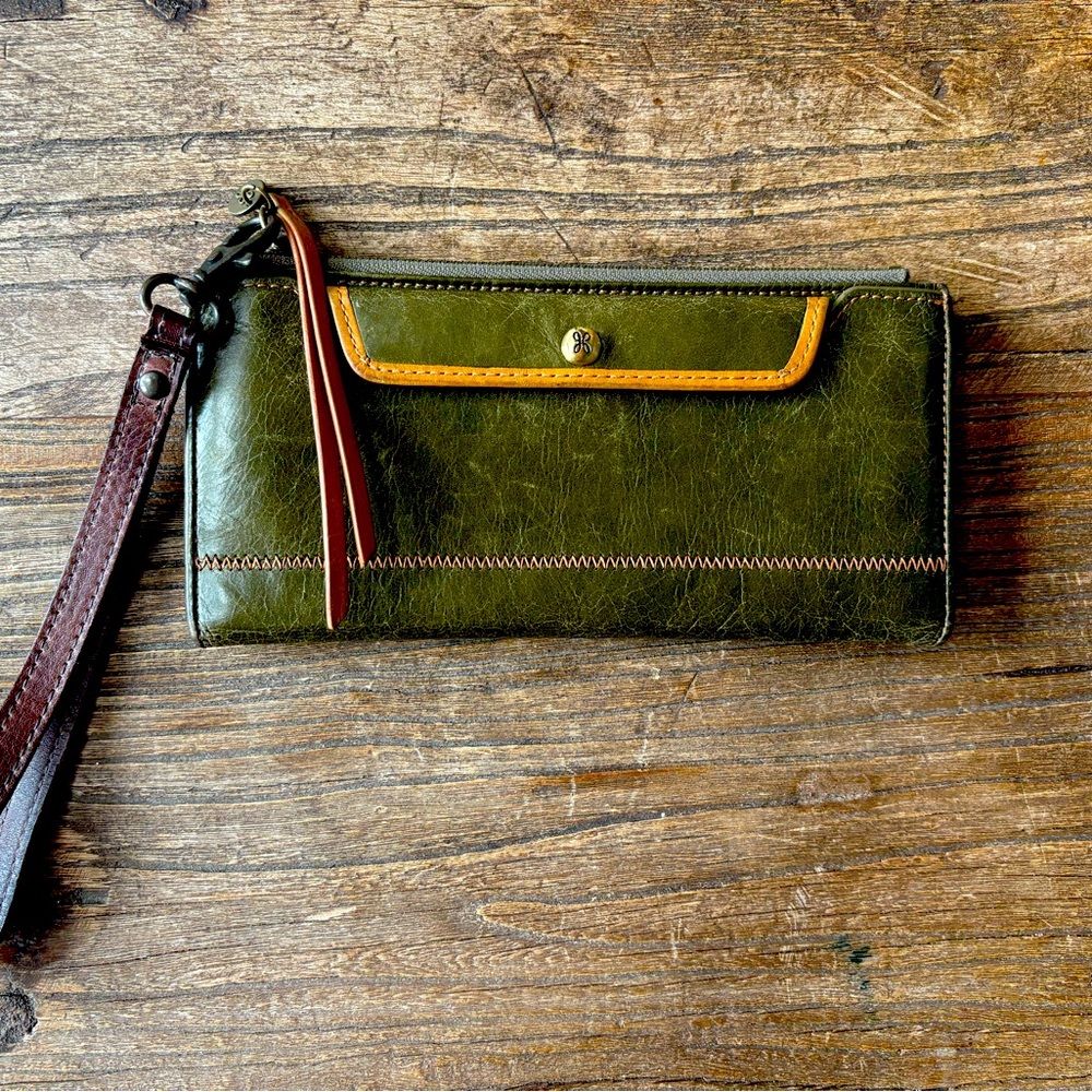Hobo women’s clutch purse